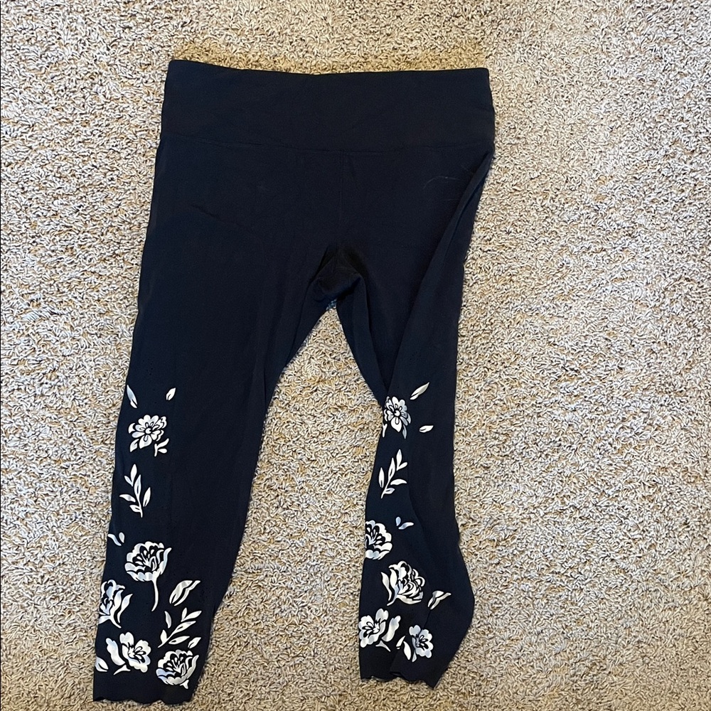 Athleta Black and White Floral Leggings